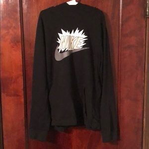 Nike youth L. Long sleeve hooded shirt